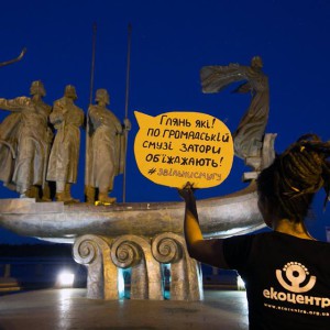 Глянь які! По громадській смузі затори об’їжджають! Звільни смугу Глянь які! По громадській смузі затори об'їжджають! Звільни смугу