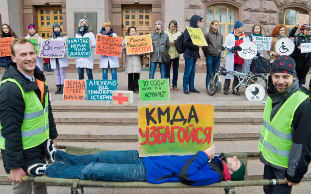 Кияни змусили КМДА відмовитись від планів розширення Голосіївського проспекту