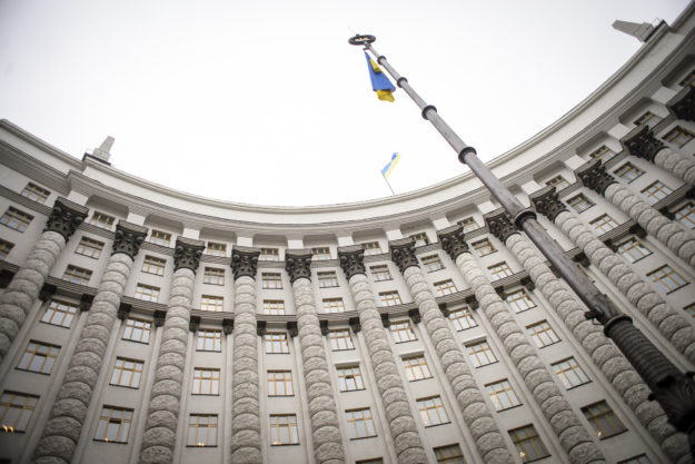 Кабмін прийняв зміни, які дозволять фіксувати порушення на смугах громадського транспорту Кабмін прийняв зміни, які дозволять фіксувати порушення на смугах громадського транспорту