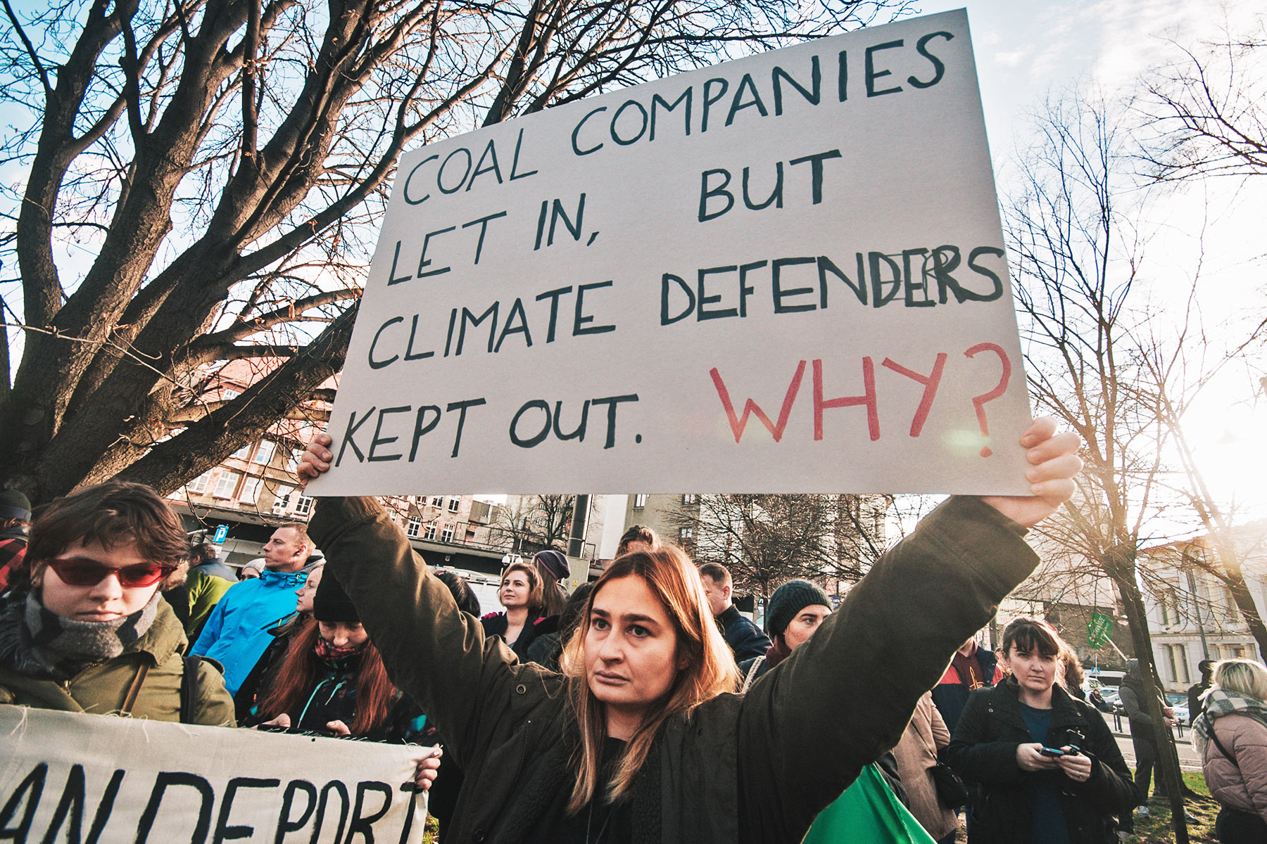 “Вугільні компанії впустили, а захисників клімату – ні. Чому?” Фото Олени Ангелової